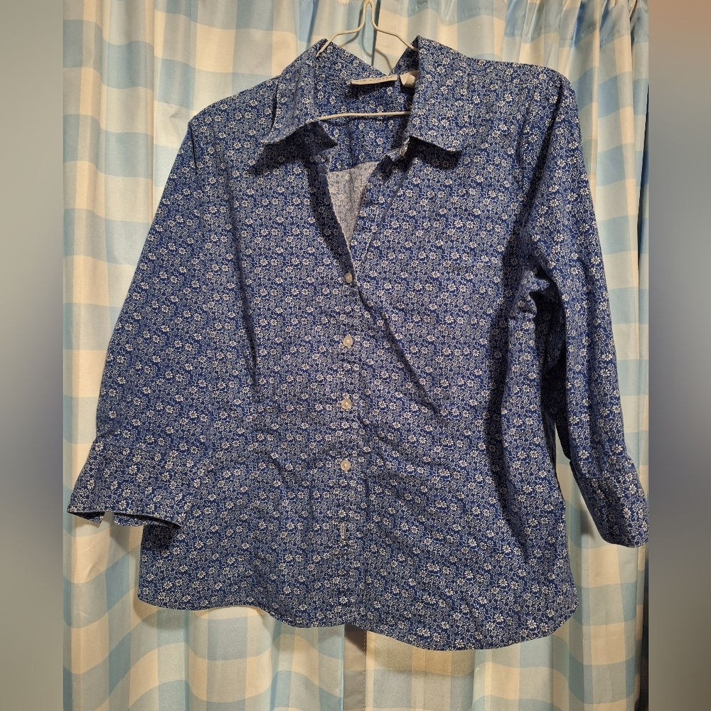 Kim Rogers Women's Blue Floral Button-down Top